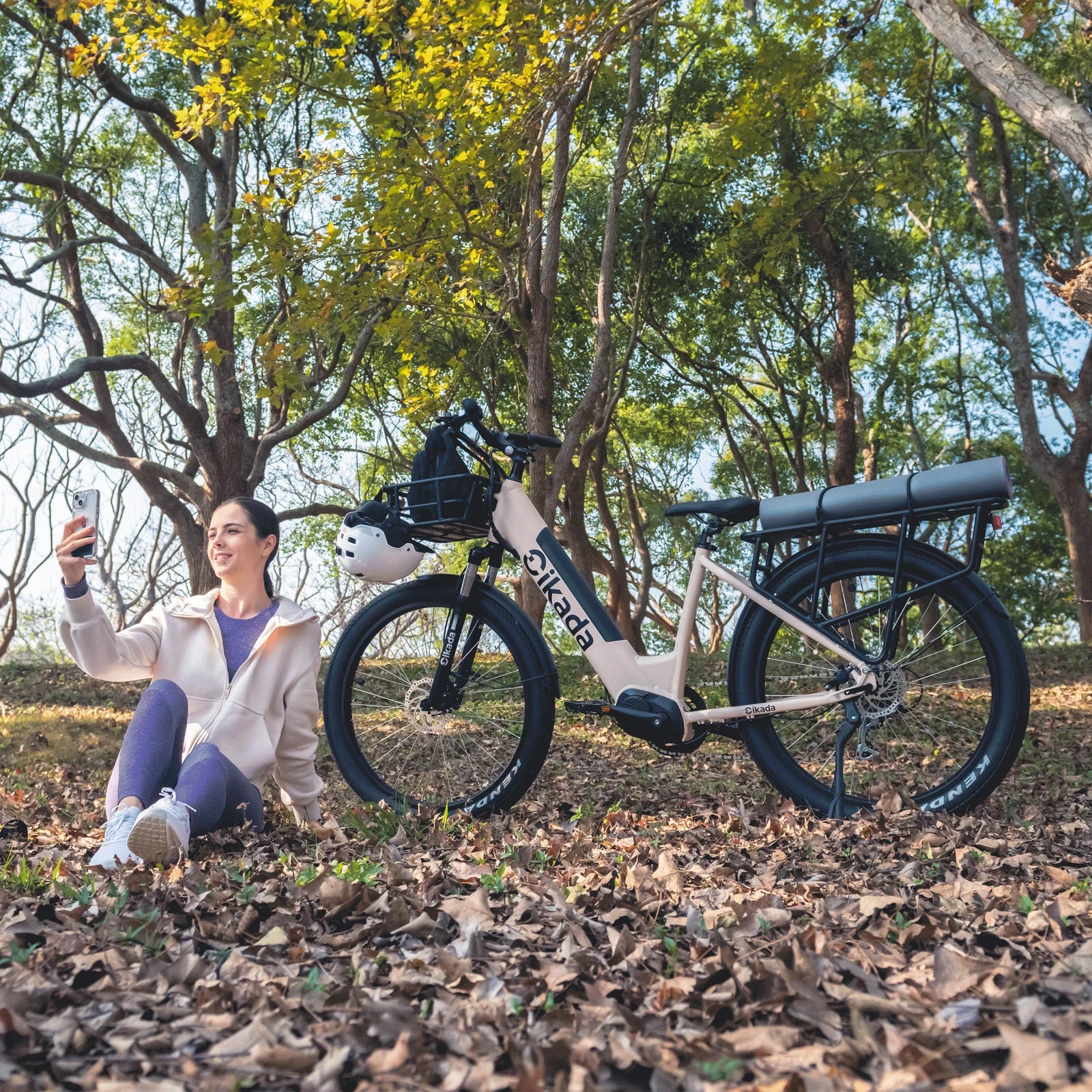 girl takes pic with cikada touring ebike