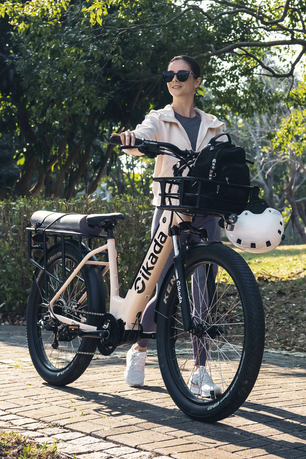 girl with cikada ebike